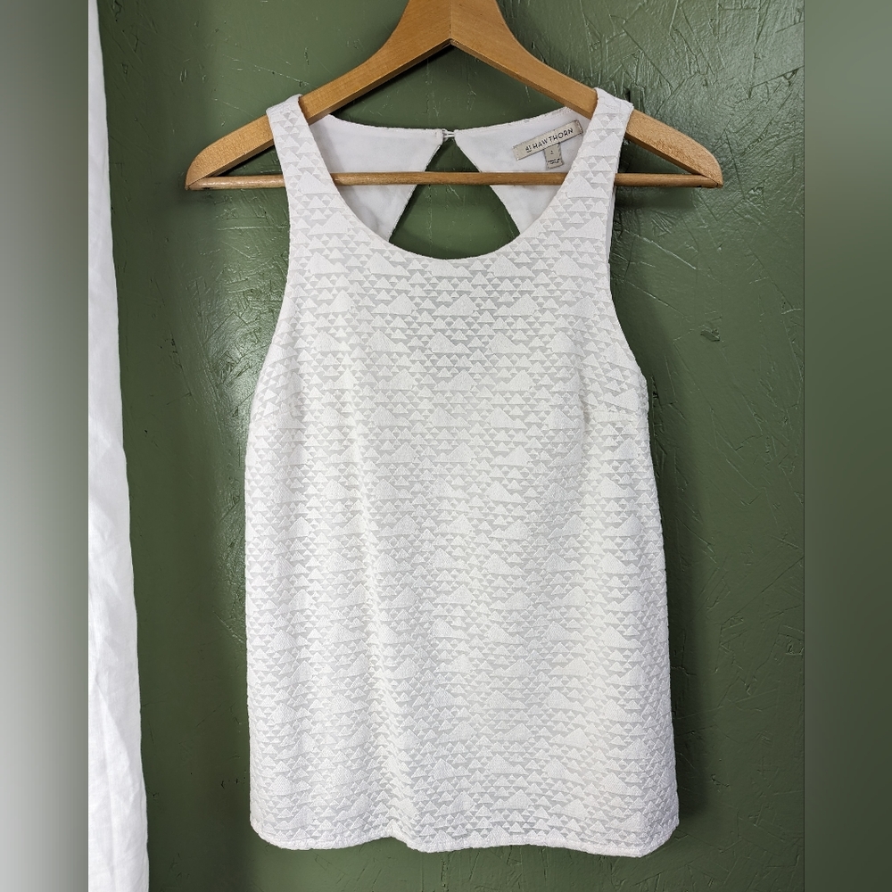 41 Hawthorn White Textured Sleeveless Tank Top